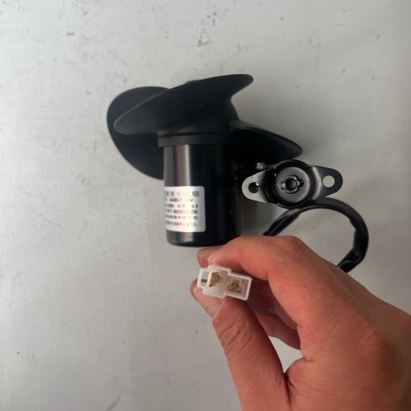 Ventilateur de cabine de camion et de bus à lame en silicone BA8027 de 5 pouces 24V