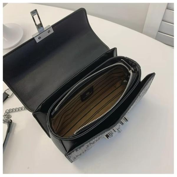 Retro Letter Printed Chain Long Shoulder Strap Women'S Crossbody Bag Closure Type ZIP