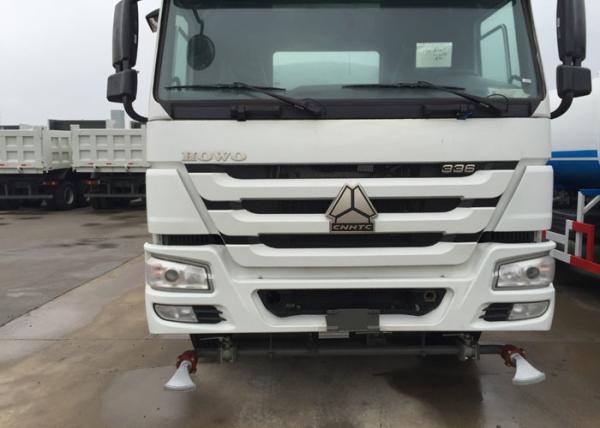 Molhe polvilhar o caminhão de tanque SINOTRUK HOWO LHD 6X4 18CBM para a pulverização do inseticida