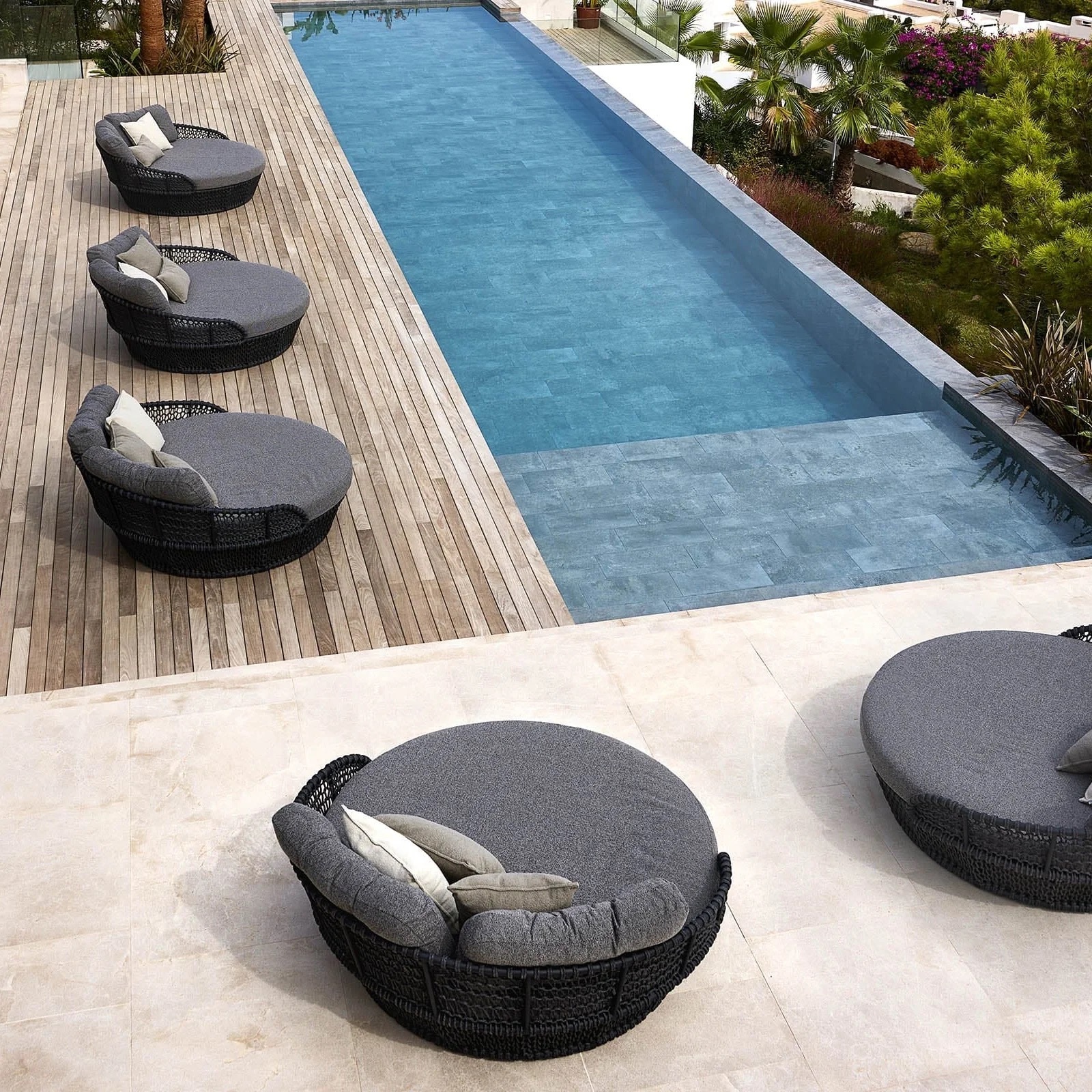 China Made Synthetic Rattan Daybed for Hotel Pool Beach Use. Ocean SN-26100