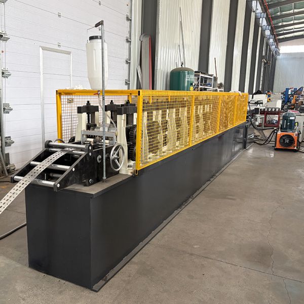 Hydraulic Punching C Channel Purlin Roll Forming Machine with Flying Cutter 
