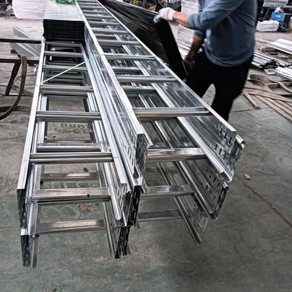 Réservoir de câbles en acier intérieur et extérieur robuste et conception économe en espace