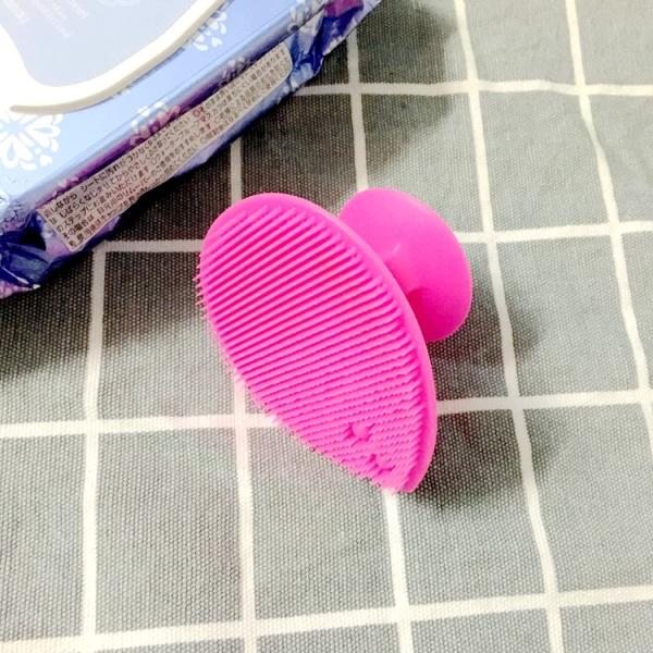 Durable Light Color Silicone Makeup Tool Super Cleaning Ability For Cleaning Brush