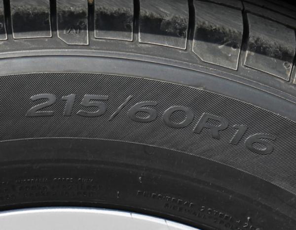 Sedan médio do assento da porta 5 do carro 280TSI 4 de Volkswagen Passat 2023