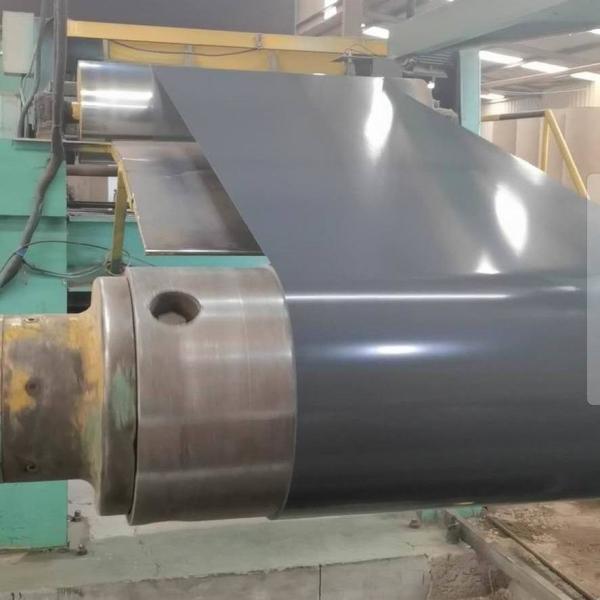 Alliage 3003 H24 Température 0,45 mm Épaisseur feuilles d'aluminium revêtues de couleur Ral pour le panneau extérieur du bâtiment