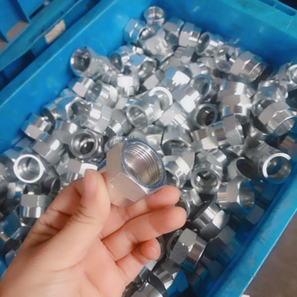 Место конической расточки штуцеры шланга Сокетлесс 74 градусов