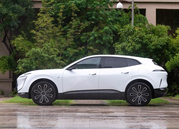 Intelligent Technology New Energy Automatic Battery EV Hybrid Gasoline Petrol Fuel Car