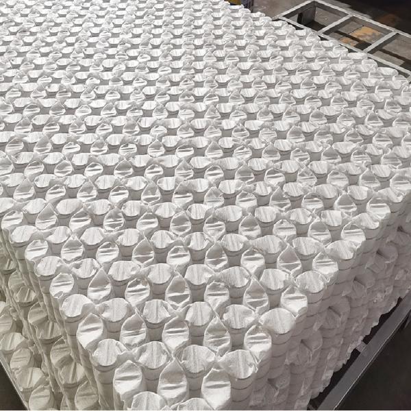 付着したポケットスプリングユニット 付着したポケットスプリング マットレスに使用される超音波