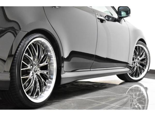 Toyota Crown 2.5 Sports Navigation Package New Black Leather Seat Covers / All-New Full Water Tank Capacity For The Car / All-New 20-Inch Tires And Wheels / All-New Aerodynamics / All-New LED Fog Lig
