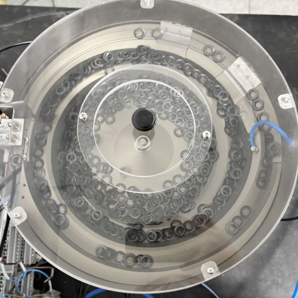 Rubber O-Ring Vibrating Bowl Feeder CE Certificated Customized Feeding Machine