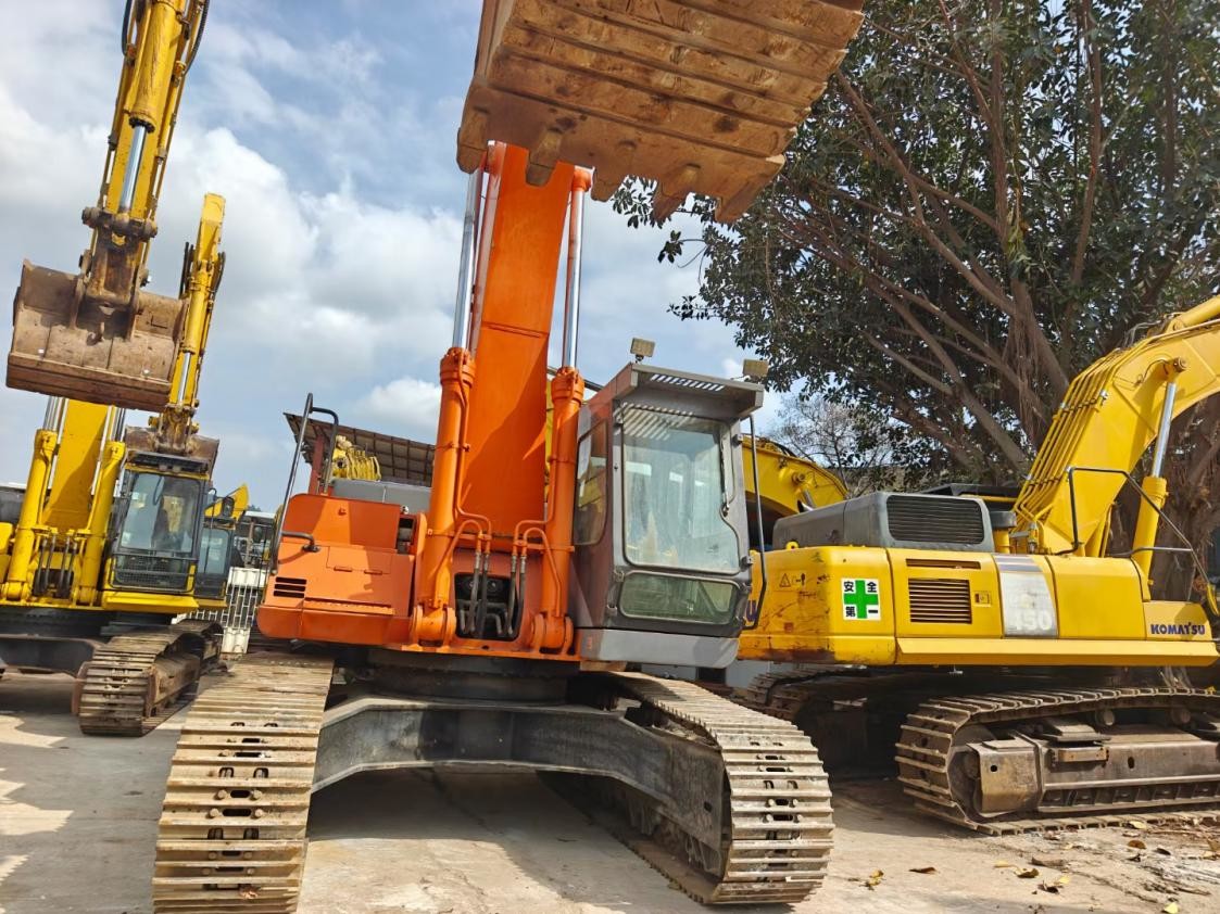42-тонные большие использованные экскаваторы Hitachi 450-6 с емкостью ведра 2,7 м3