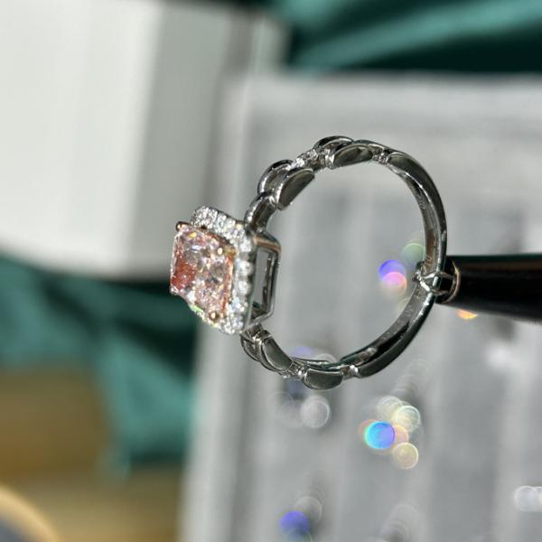 Lab Grown Diamond Rings Pink Cushion Loose Diamond 10 Mohs Custom-Made Fancy Diamond Ring