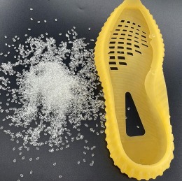 Fabricación de materia prima de TPU de alta fluidez y alta transparencia, excelente tenacidad para suelas de zapatos y juguetes