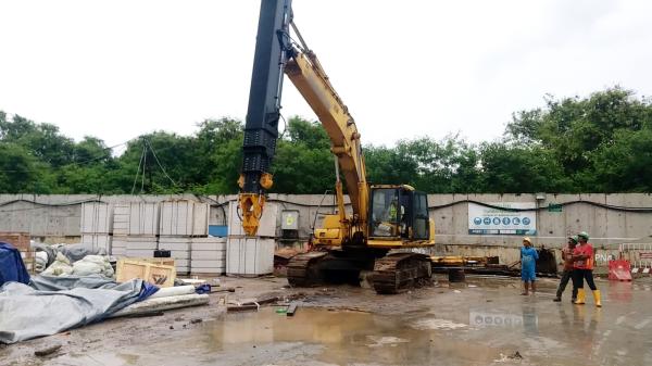 KM220 Excavator Telescopic Arm Clamshell Long Reach Boom