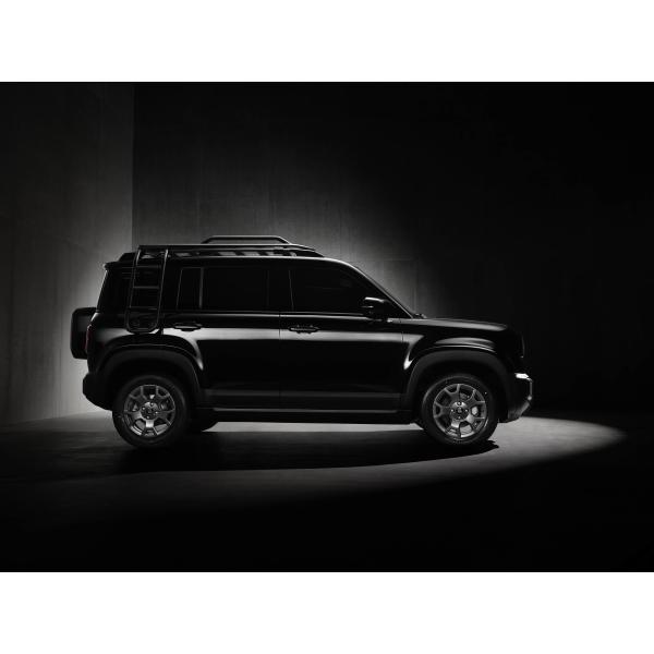 Baojun Yueye Plus is a Chinese electric vehicle with a distinctive boxy design, offering a CLTC range of 401 km. It comes in both 5-seater and 4-seater versions, delivering exceptional value for money