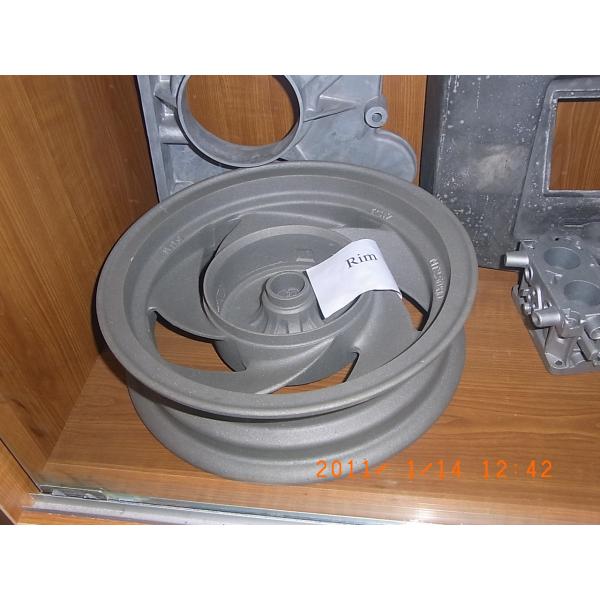 Заливка формы алюминиевого сплава/магния эко- дружелюбного материального горячего бегуна разделяет