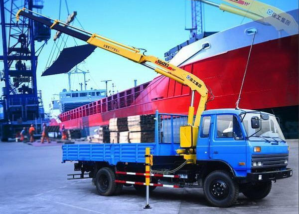 Durable 11meters Truck Mounted Crane 6.3T Used for Lifting Construction Materials