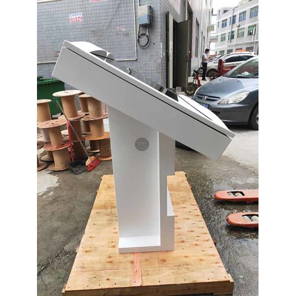 55 Inch Solar Power Outdoor Lcd Screen For Smart Bus Stop  4000:1 2500nits