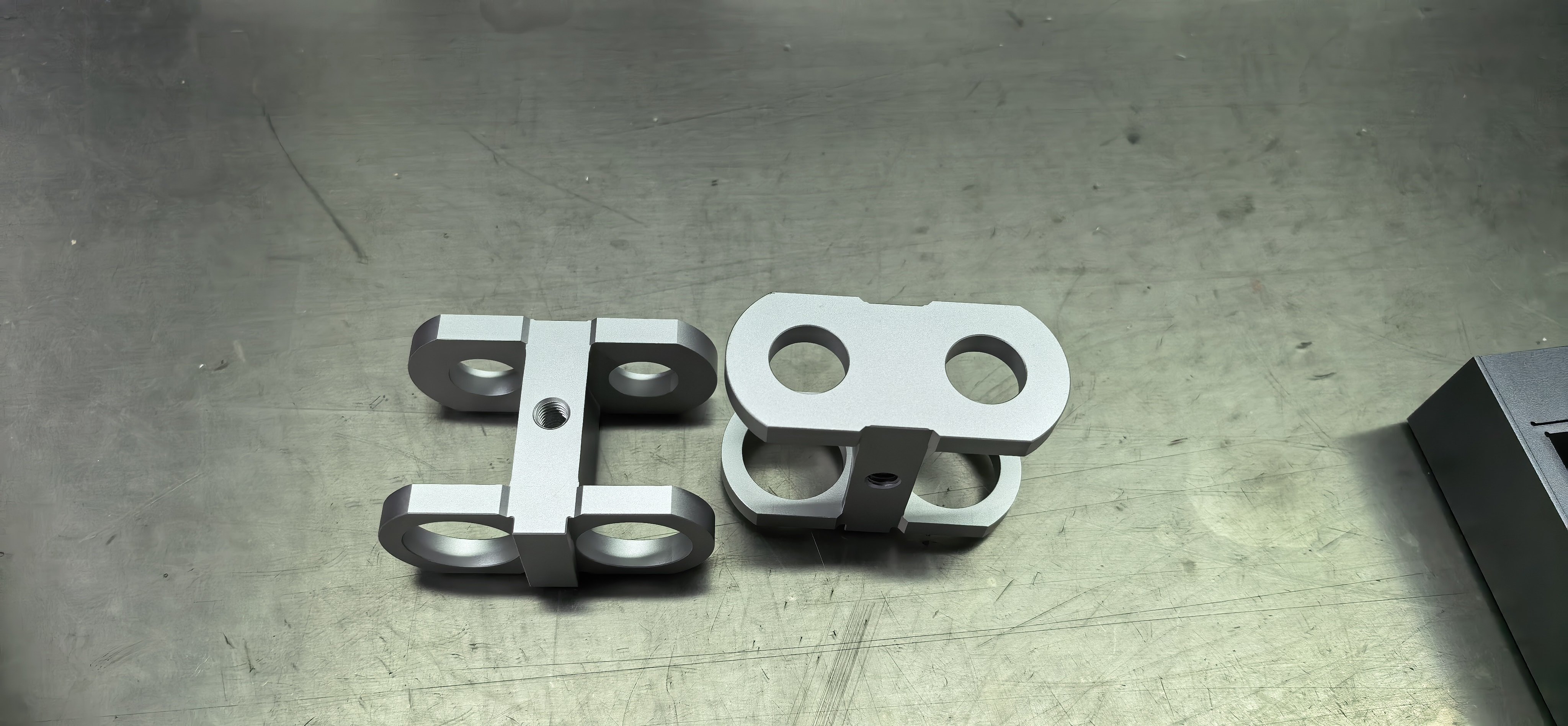 Custom CNC Machined Aluminum Fixture Bracket with Anodized Finish for Beverage Machines and Industrial Automation Equipment | Precision 6061 / 6063 / 7075 Aluminum Mounting Components