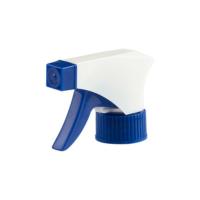 Un simple pulvérisateur à déclencheur 28 / 410 utilisé pour nettoyer les bouteilles