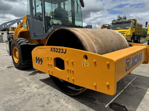 Used XCMG XS223J Vibratory Roller 22 Ton 2.13m Drum Width