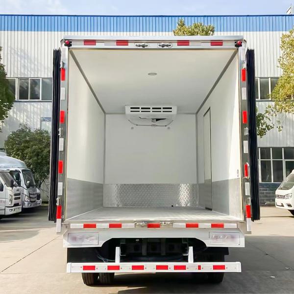Foton Aoling 4.2m Diesel Refrigerated Truck The Optimal Solution for Seafood and Live Fish Transport