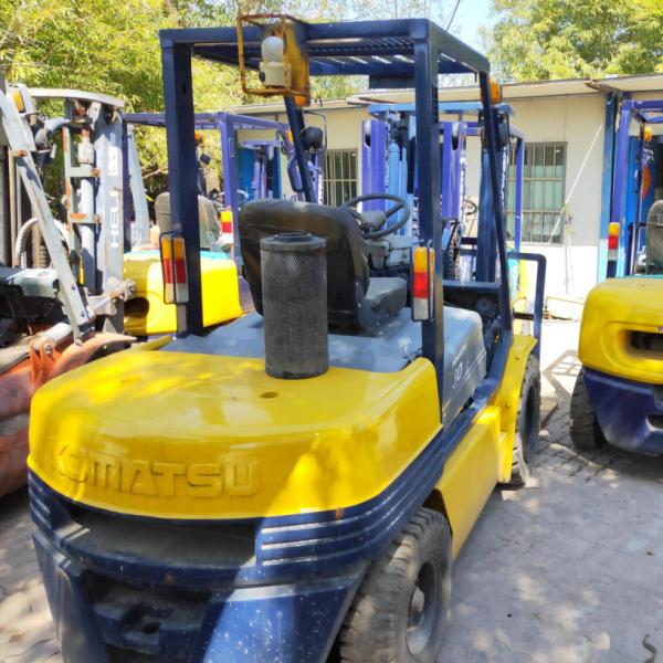 3T Used Warehouse Equipment Distributor Forklift TCM F30 Minimum turning radius 2.4m