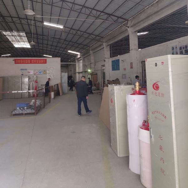 Температурный диапазон от -20C до 50C - пожарная защита уровня А класса - система шкафов FM200