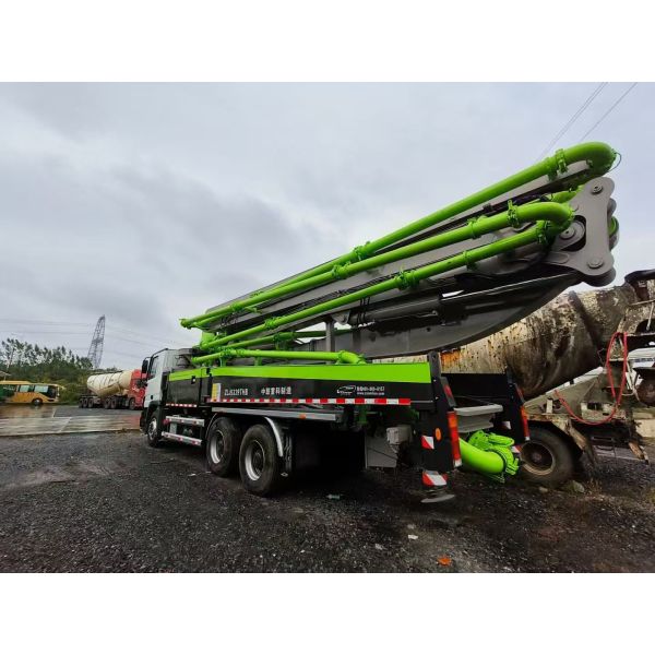 2016 refurbished Zoomlion 47m Concrete Pump Truck with Mercedes Benz truck
