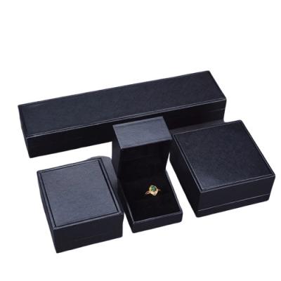 O preto de couro feito sob encomenda do plutônio reciclou a guarda-joias do cartão com inserção da espuma