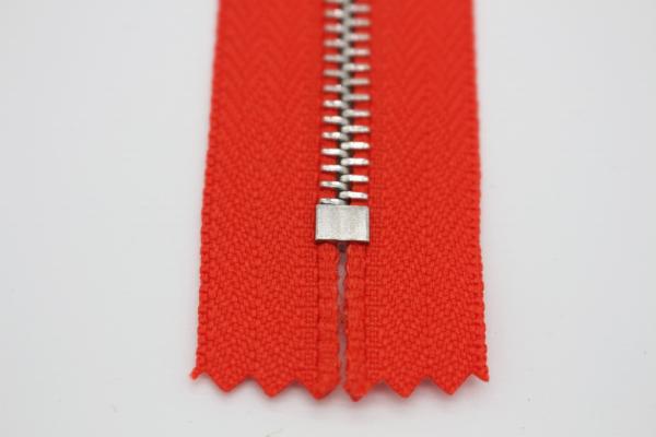 H65 Brass Euro Teeth Metal Teeth Zipper 26 Inch Length Customized For Fr Clothing