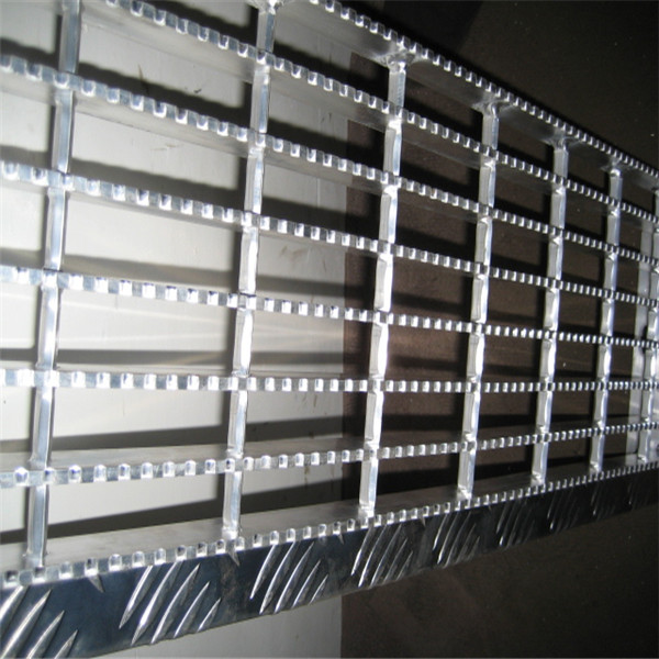 Swaged Pressure Steel Step Treads , Black Locked Metal Treads For Steps