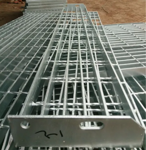 Hot-Dip Galvanized Steel Stair Treads with Square Grid for Corrosion Resistant Outdoor Steps
