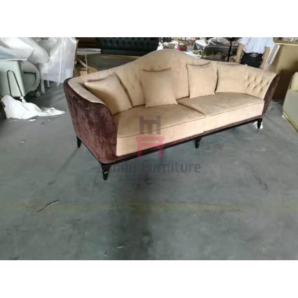 Великолепным покрытое рутением кресло софы ресторана установленное кожаное для лобби гостиницы