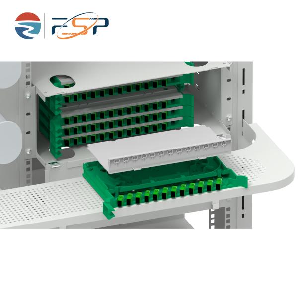 Прочный серебряный отдел 47U ODF шкаф для внутренней сети FTTH FTTX поднос загружен