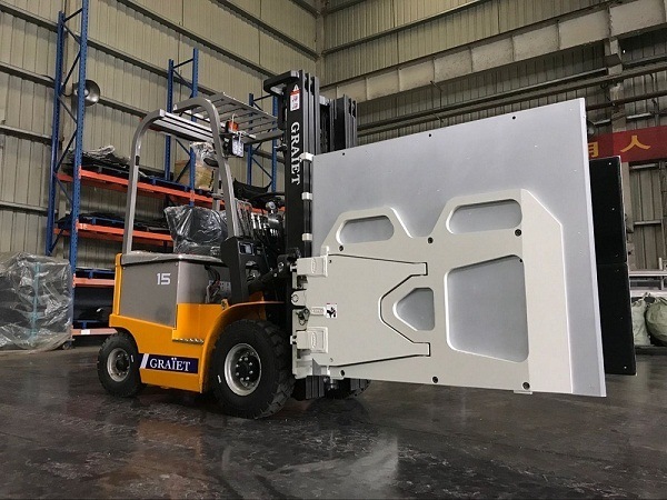 1.5t электрический лифт для колесниц высотой 5 м и красным / желтым / зеленым цветом