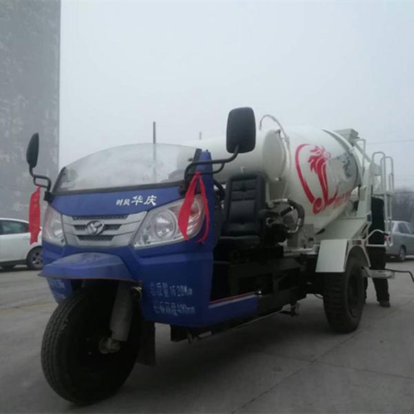3 wheel small concrete mixer truck 28-32hp 2m3 concrete mixer trucks