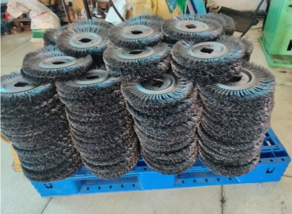 Double Layer Twist Knot Wire Wheel Brush 300mm OD for Rust Cleaning
