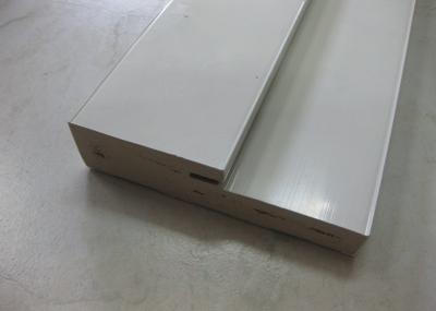 Molde impermeável contínuo reciclado branco da espuma do PVC dos quadros da porta e de janela