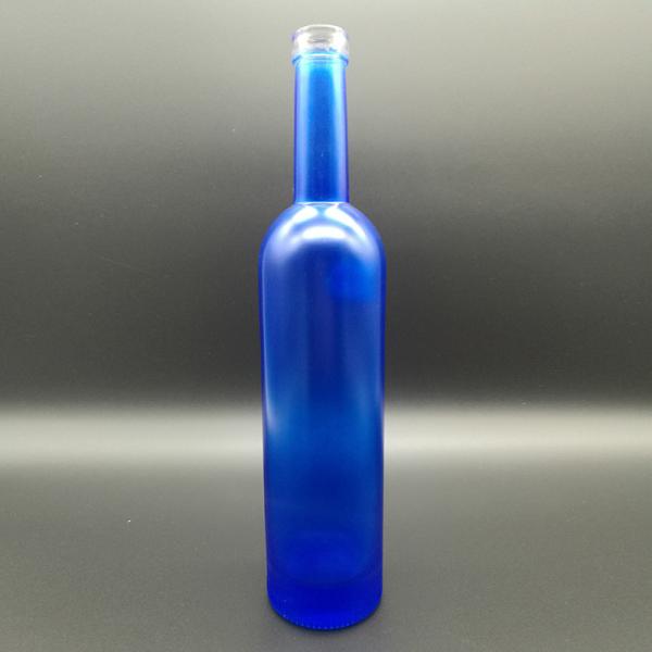 750ml Clear Glass Bottle Vodka with High Flint Glass Material and Cork Sealing Type