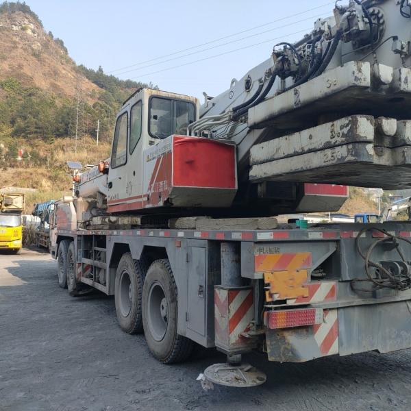 Poids de levage maximal 16 t XCT80 Zoomlion Machinerie de construction Grue lourde Grue de camion