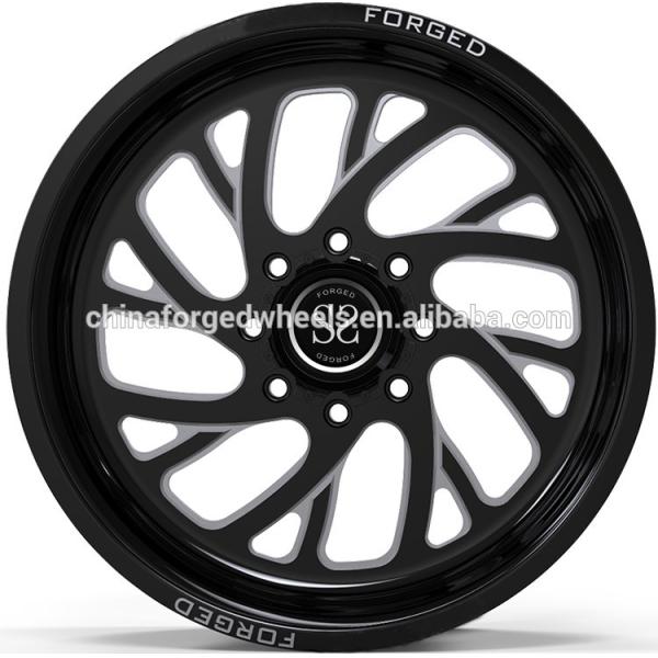 Глянцуйте черные, который подвергли механической обработке подгонянные 4кс4 колеса 20С12 ЭТ -44 4кс4 с оправ дороги