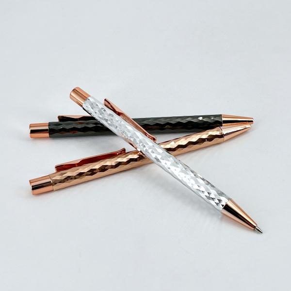 Nouvel arrivée Rhombus Diamant coupe de surface couleur stylo à bille de métal pour l' école