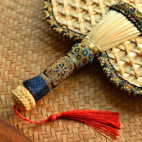Y-Z Chinese Vintage Boho Straw Woven Natural Old Raffia Rustic Palm Leaf Tropical Hand Wall Fan Handled Fans