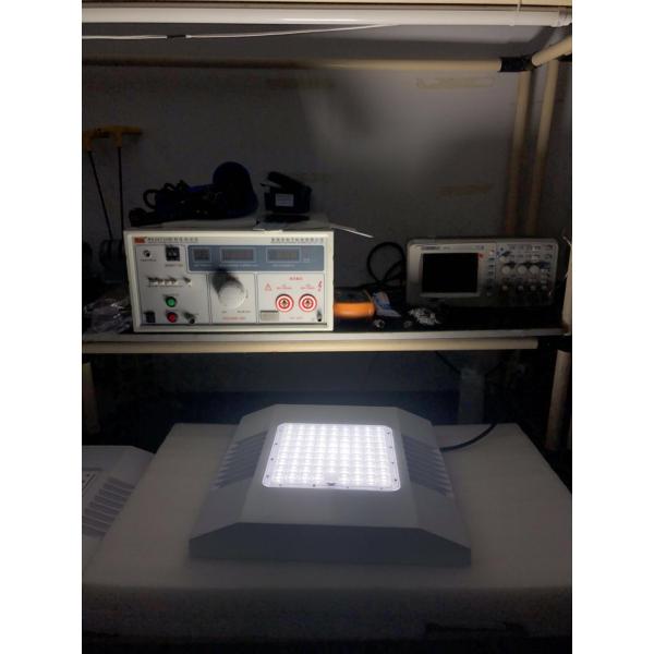 Белым приведенная цветом сень бензоколонки освещает 165lm/w 100w 150w IP66 IK10 85 градусов