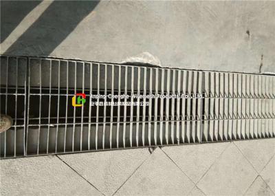 Low Carbon Galvanised Trench Grate , Silver Channel Drain Grate Cover