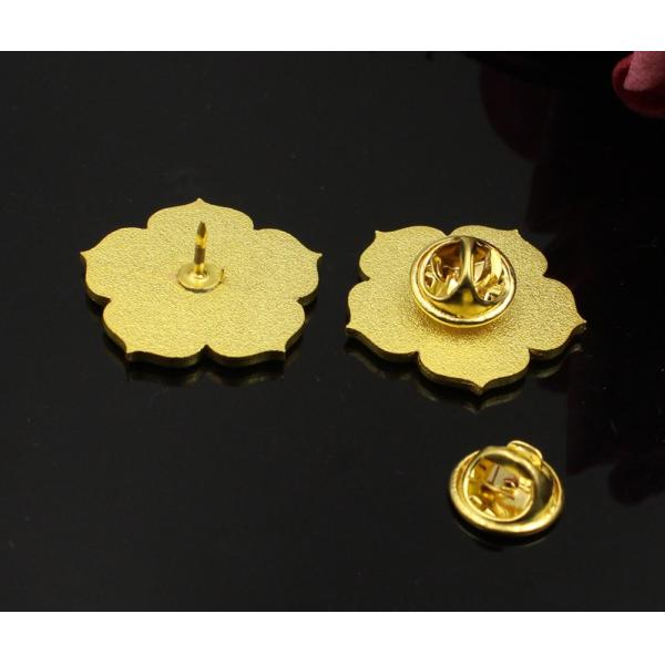 Zinc-alloy flower metal paint brooch pin golden color university school badges corporate promotional activities, badges