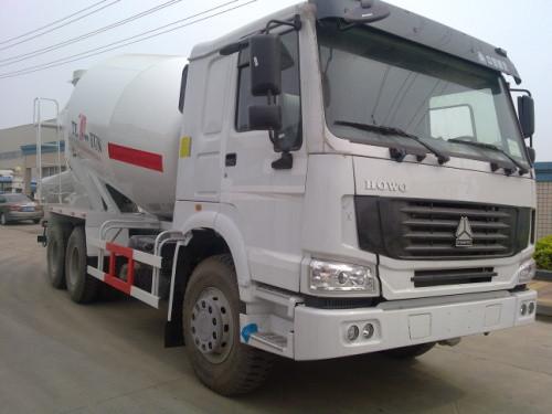 Small 5CBM Mixer Cement Truck , Concrete Truck Mixers With Speed Reducer