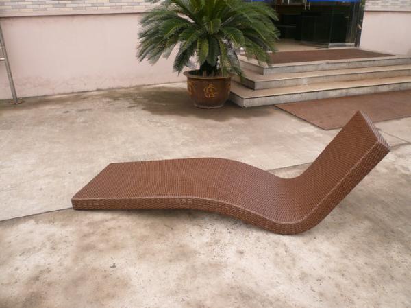 Modern Luxury Comfortable Wicker Rattan Sun Lounger For Poolside