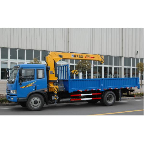 Sinotruk HOWO 4x4 290hp Truck Mounted Crane 6.3 Ton Telescopic Boom 12.00R20 Tire
